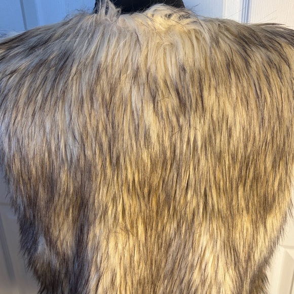 Full Tilt Faux Fur Lined Vest in Brown and Cream size medium - Picture 8 of 14